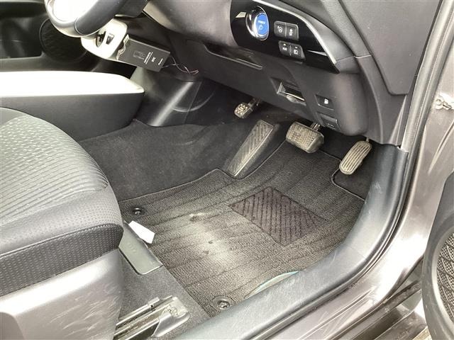 Toyota PRIUS 2017 7637064-2