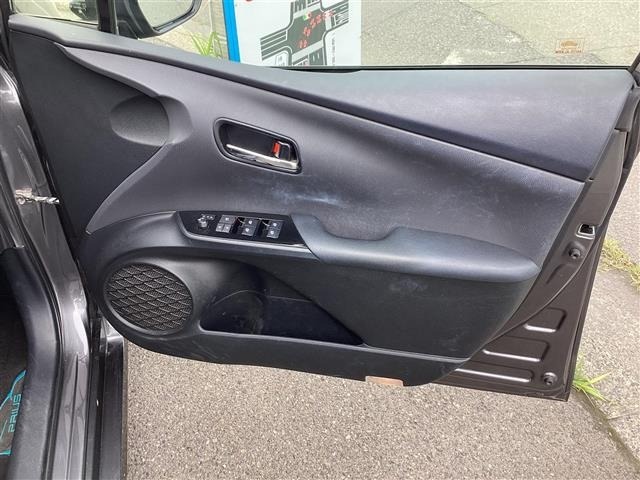 Toyota PRIUS 2017 7637064-34