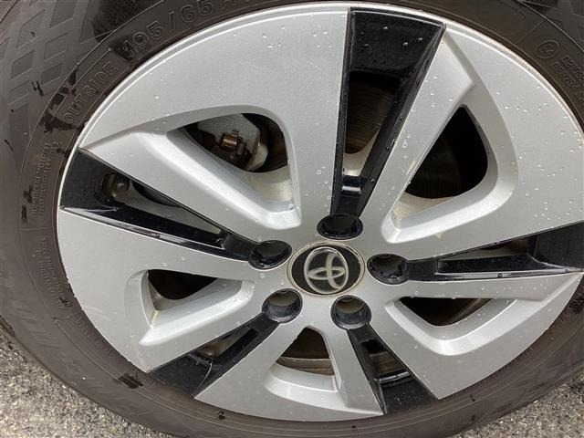 Toyota PRIUS 2017 7637064-6