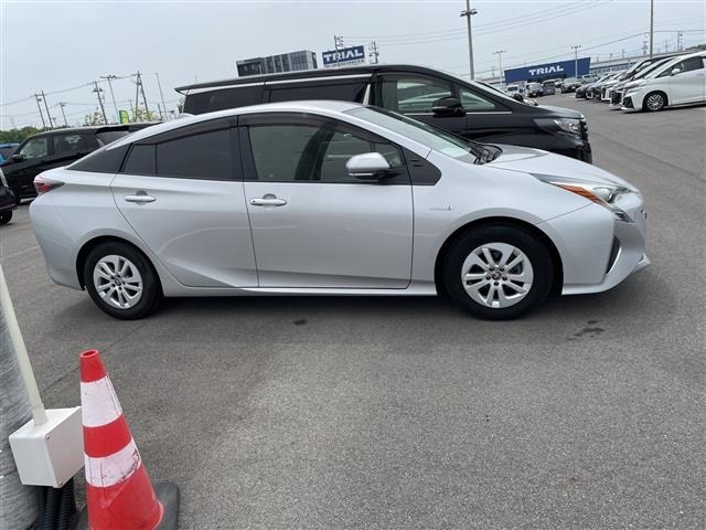Toyota PRIUS 2017 7637393-19