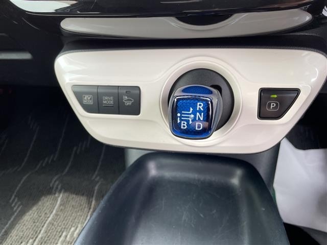 Toyota PRIUS 2017 7637393-5