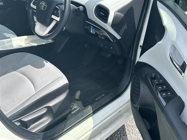 Toyota PRIUS 2017 7637506-6