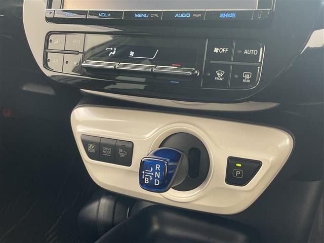 Toyota PRIUS 2017 7637557-3
