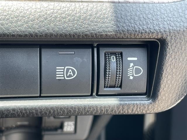 Toyota PRIUS 2024 7637558-19