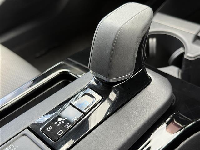 Toyota PRIUS 2023 7637629-17
