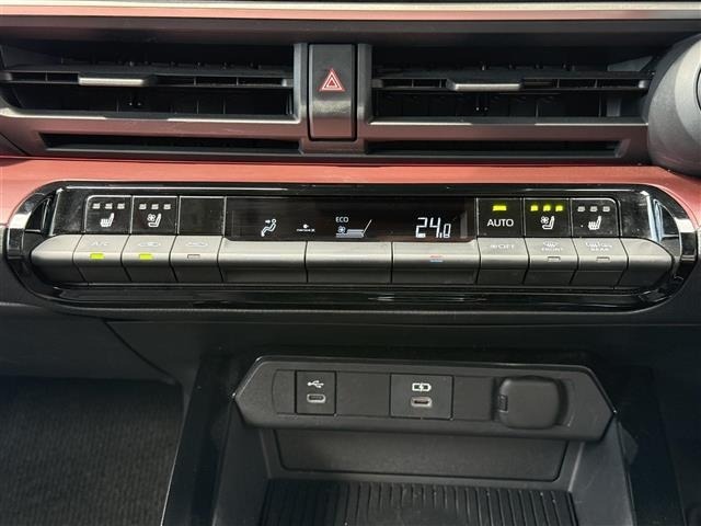 Toyota PRIUS 2023 7637629-18