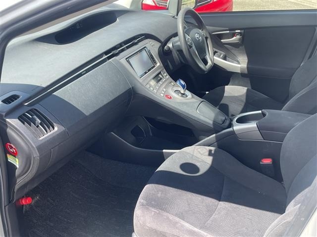 Toyota PRIUS 2015 7637650-22