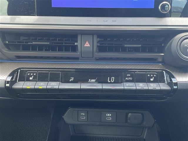 Toyota PRIUS 2023 7637691-11