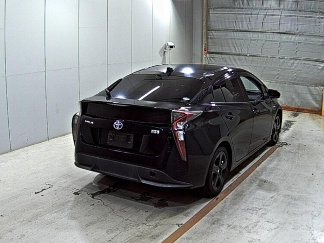 Toyota PRIUS 2017 7637813-5