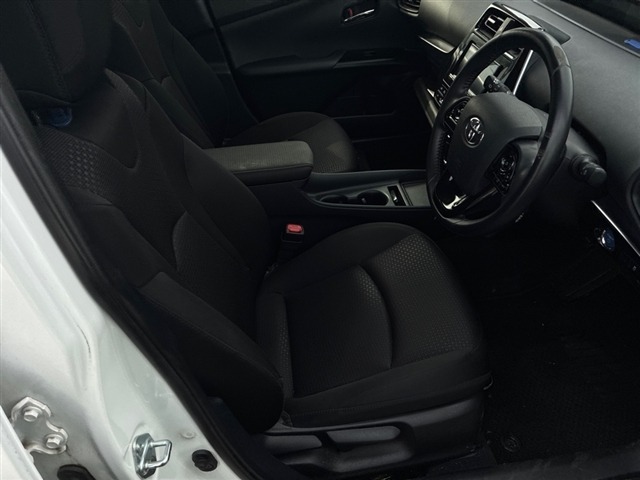 Toyota PRIUS 2021 7637967-5