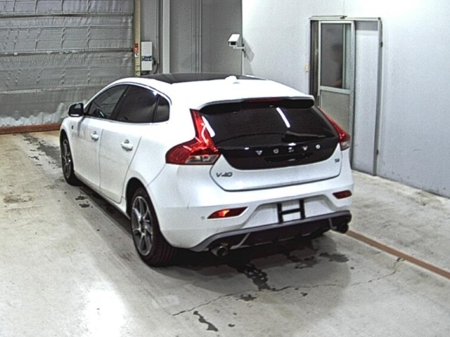 Volvo V40 2015 7643996-1
