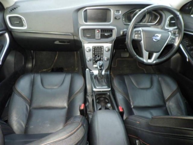 Volvo V40 2015 7643996-3