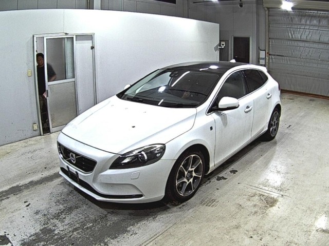 Volvo V40 2015 7643996-4