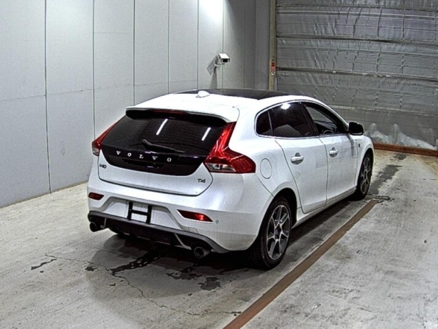 Volvo V40 2015 7643996-5