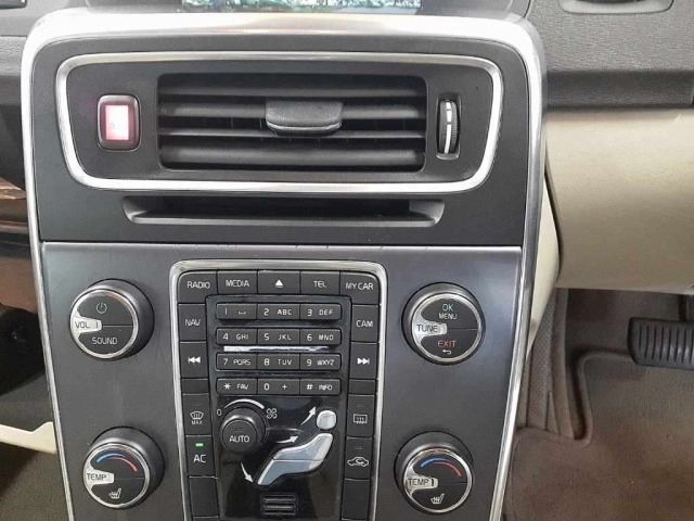 Volvo V60 2012 7639924-12