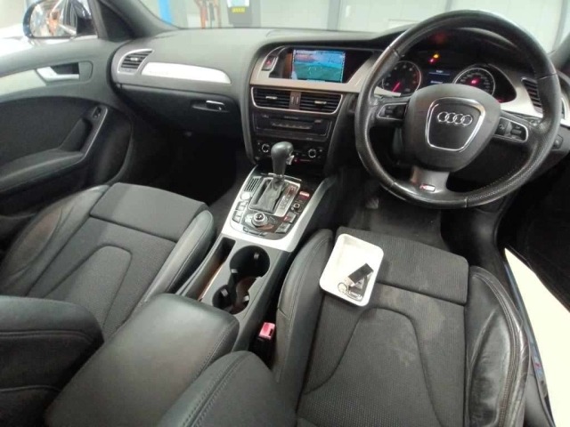 Audi A4 2009 7657467-11