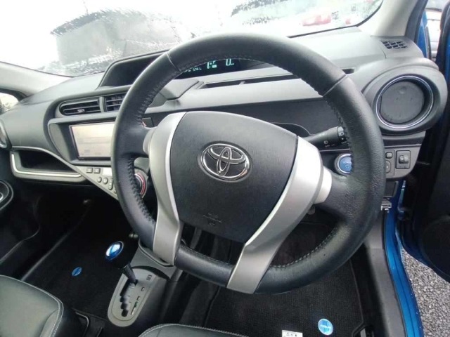 Toyota AQUA 2014 7659768-9