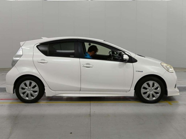 Toyota AQUA 2013 7659769-3