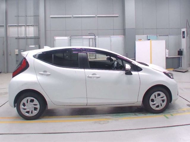 Toyota AQUA 2021 7659771-3