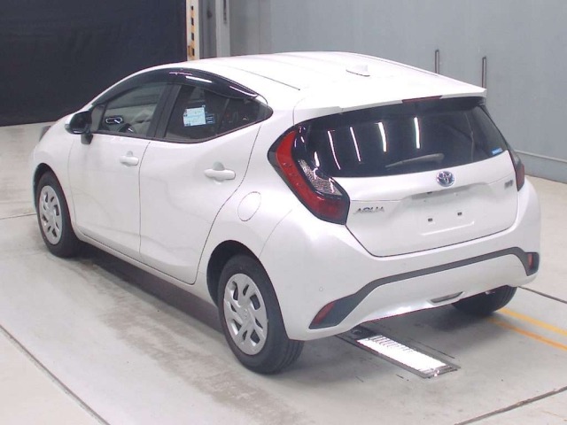 Toyota AQUA 2021 7659771-6