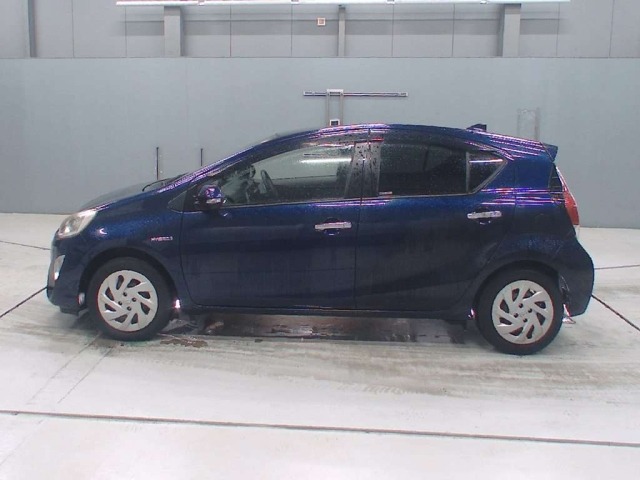 Toyota AQUA 2016 7659773-4