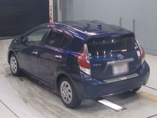 Toyota AQUA 2016 7659773-6