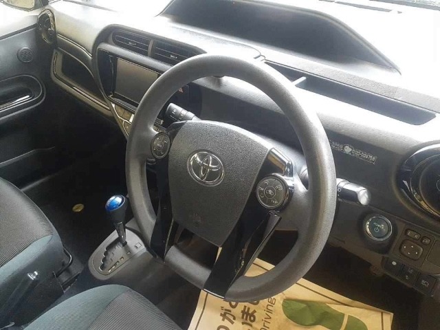Toyota AQUA 2016 7659773-7