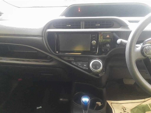 Toyota AQUA 2016 7659773-9