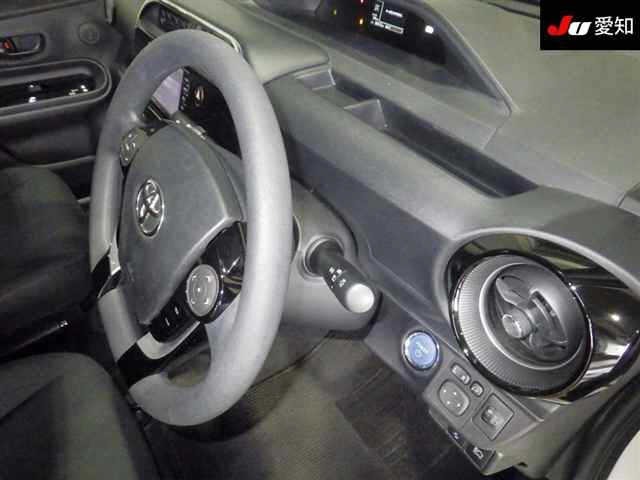 Toyota AQUA 2018 7659774-5