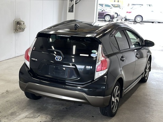 Toyota AQUA 2015 7659780-1