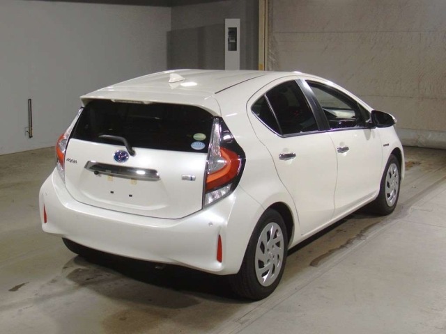 Toyota AQUA 2019 7659781-1