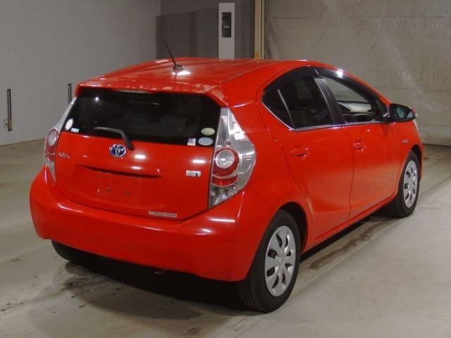 Toyota AQUA 2013 7659782-1