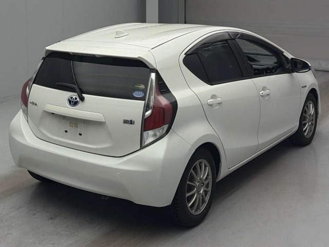 Toyota AQUA 2016 7659784-1