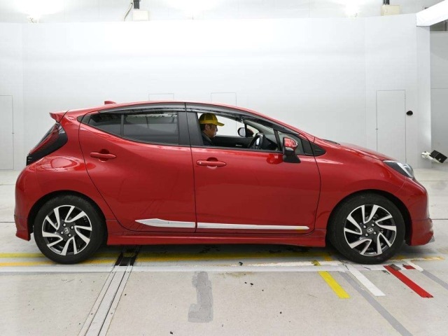 Toyota AQUA 2021 7659818-3