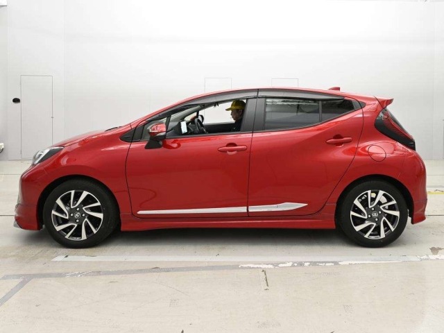 Toyota AQUA 2021 7659818-4
