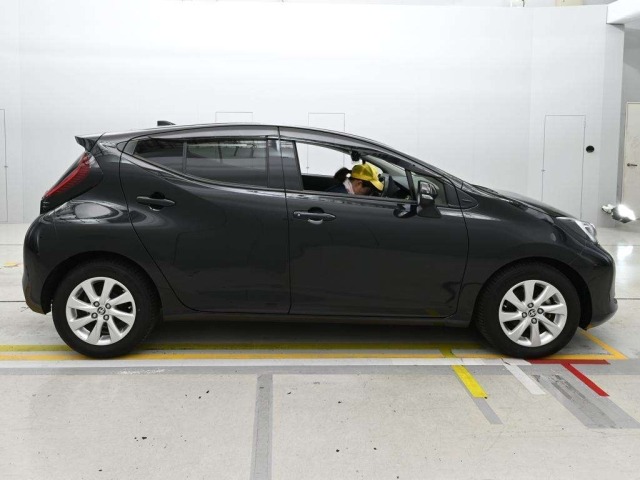 Toyota AQUA 2023 7659822-3