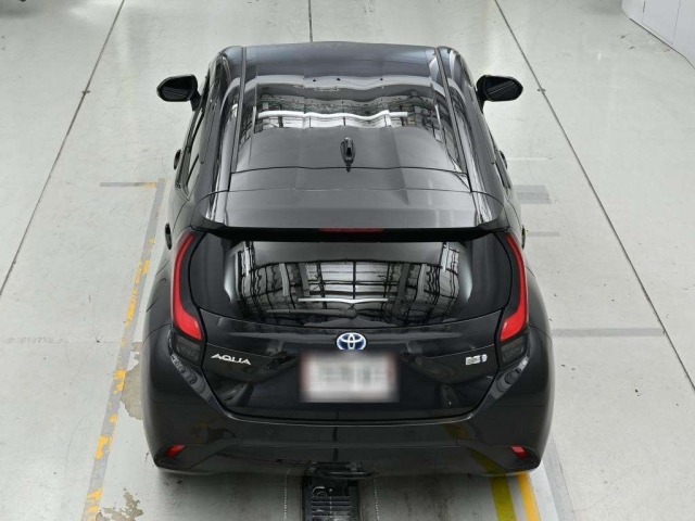 Toyota AQUA 2023 7659822-8