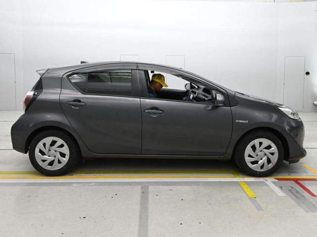 Toyota AQUA 2020 7659823-3