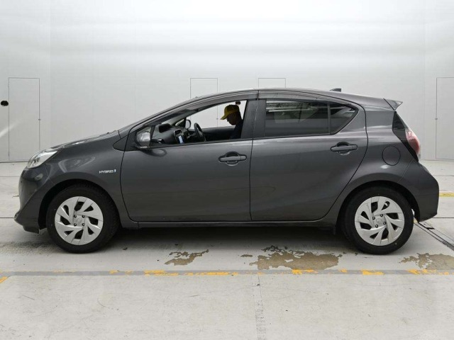 Toyota AQUA 2020 7659823-4