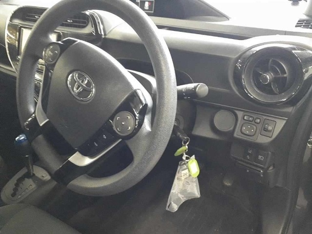 Toyota AQUA 2020 7659823-9