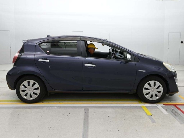 Toyota AQUA 2015 7659834-3