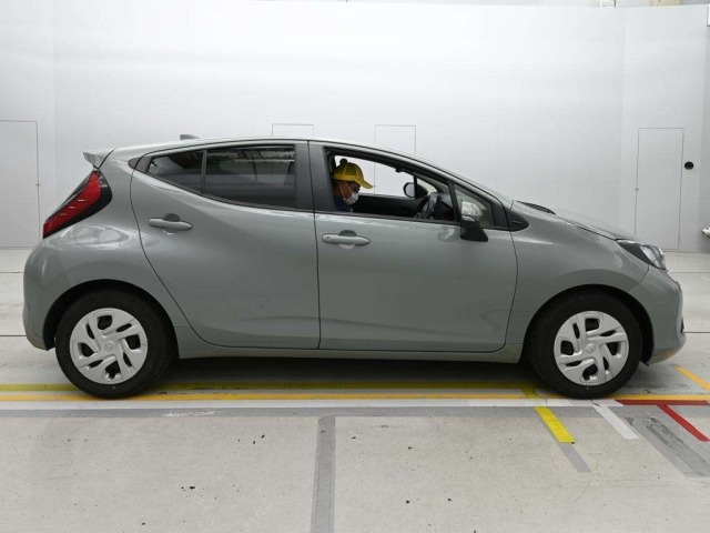 Toyota AQUA 2022 7659840-3