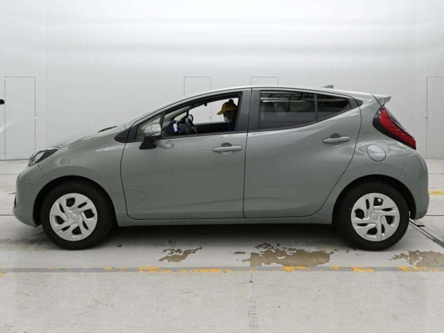 Toyota AQUA 2022 7659840-4