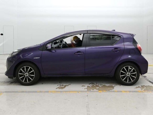 Toyota AQUA 2017 7659841-4