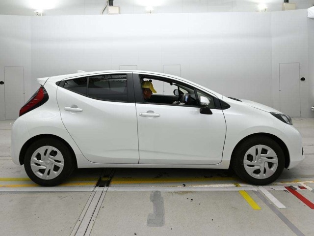 Toyota AQUA 2024 7659847-3