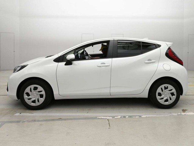 Toyota AQUA 2024 7659847-4