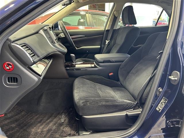Toyota CROWN 2017 7651628-1