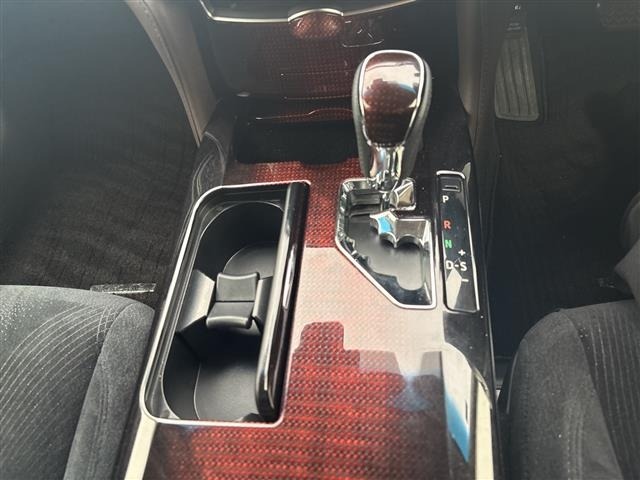 Toyota CROWN 2017 7651811-3