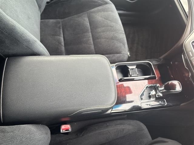 Toyota CROWN 2017 7651811-5