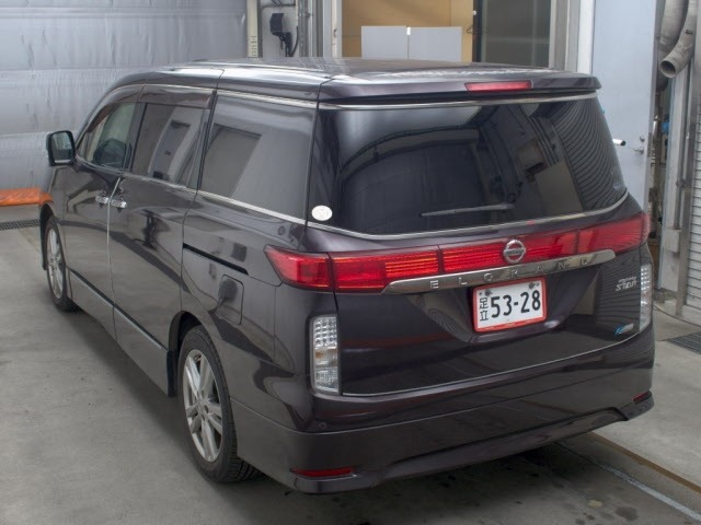 Nissan ELGRAND 2011 7658557-1